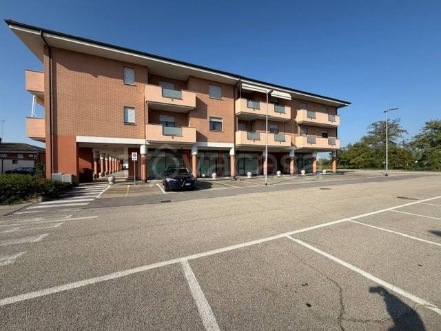 locale commerciale in affitto a Carmagnola in zona Salasio