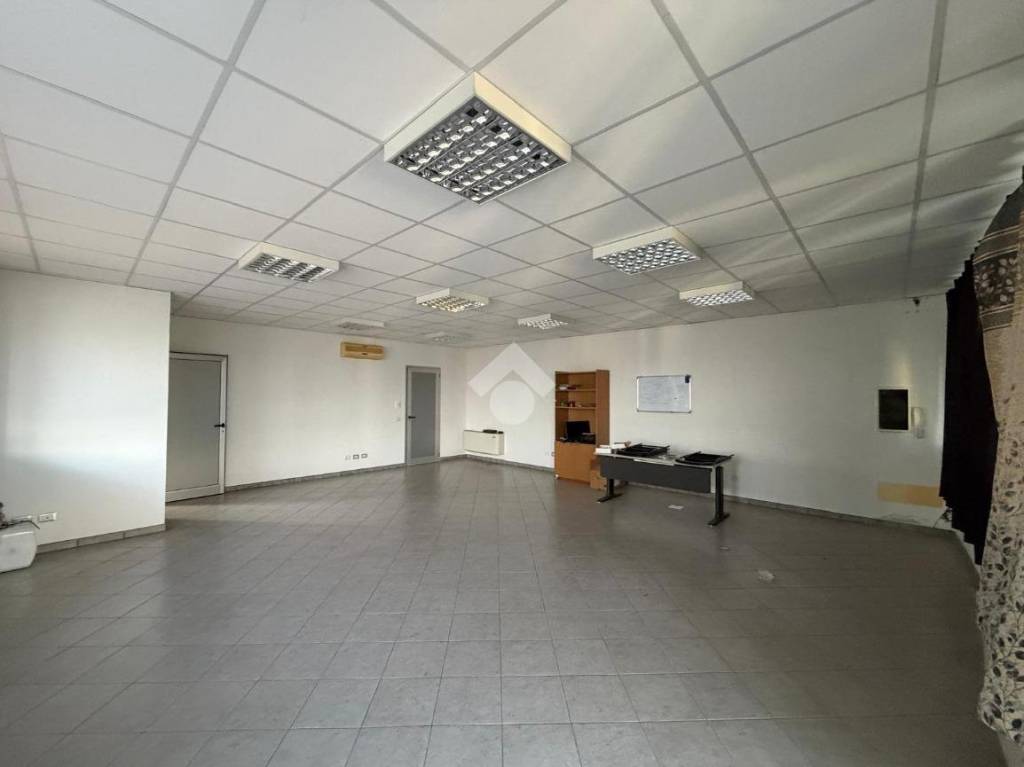 locale commerciale in affitto ad Acquafredda