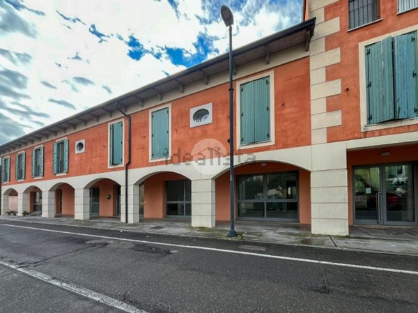 locale commerciale in affitto ad Acquafredda