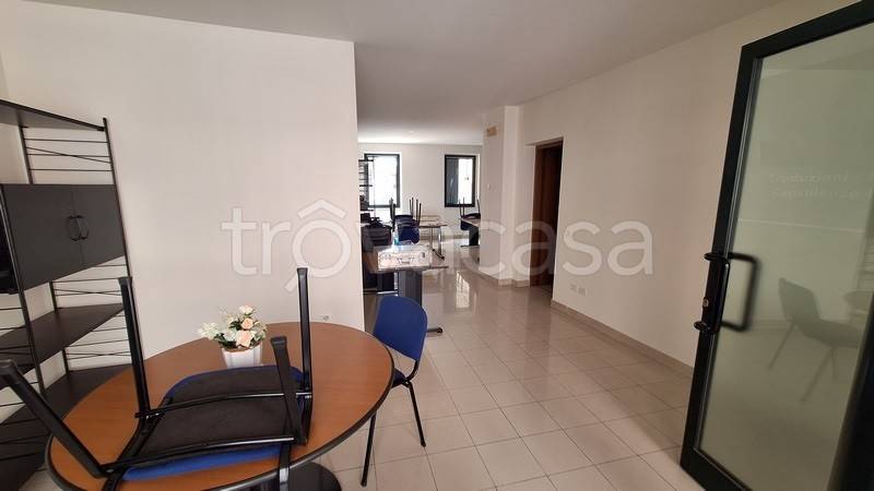 negozio in affitto ad Adro