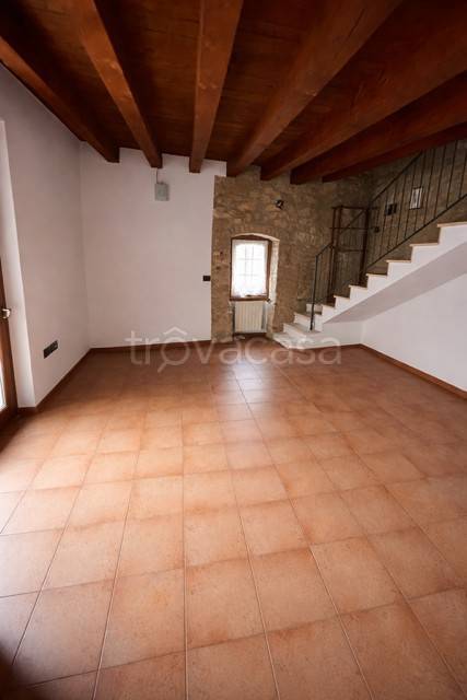 appartamento in affitto ad Adro in zona Torbiato