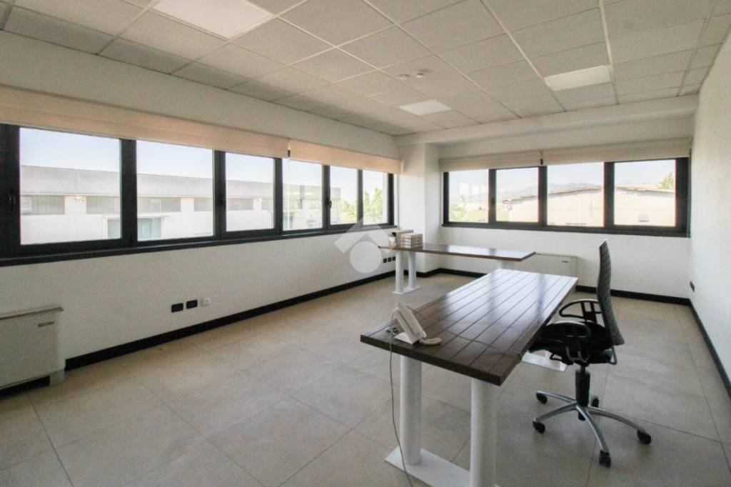 ufficio in affitto ad Adro