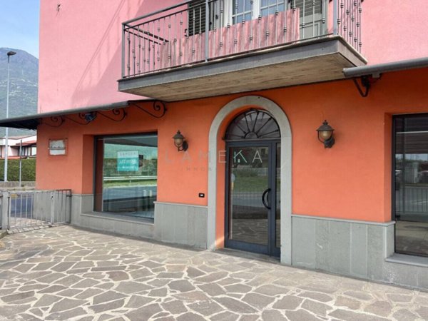 negozio in affitto ad Artogne in zona Piazze
