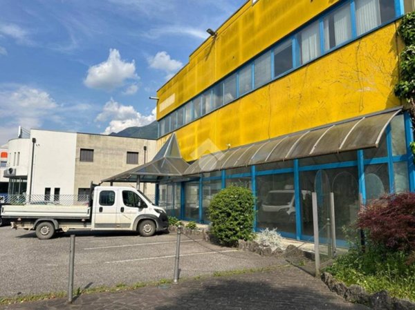 locale commerciale in affitto ad Artogne in zona Piazze