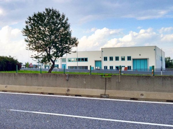 locale commerciale in affitto a Caselle Torinese