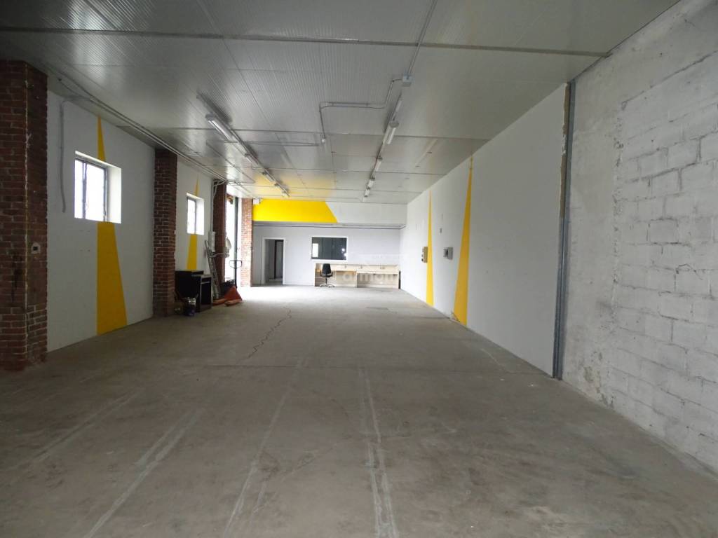 locale commerciale in affitto a Caselle Torinese