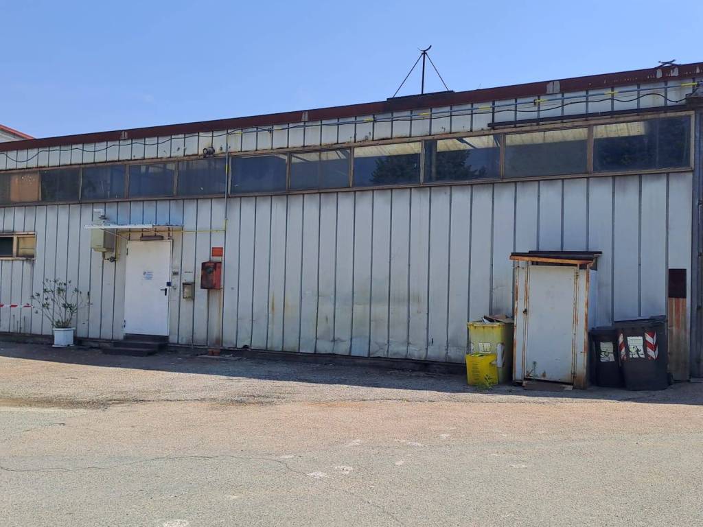 locale commerciale in affitto a Caselle Torinese