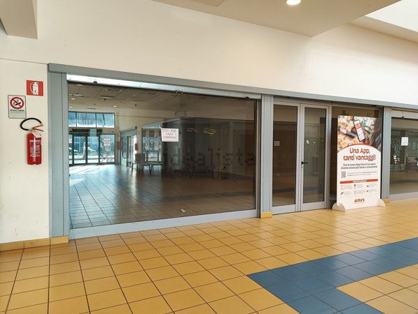 locale commerciale in affitto a Caselle Torinese