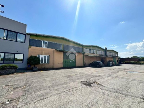 locale commerciale in affitto a Caselle Torinese