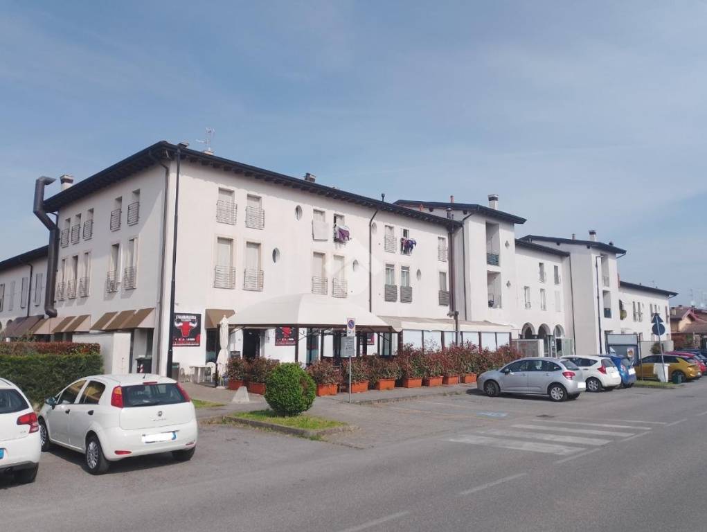 negozio in affitto ad Azzano Mella