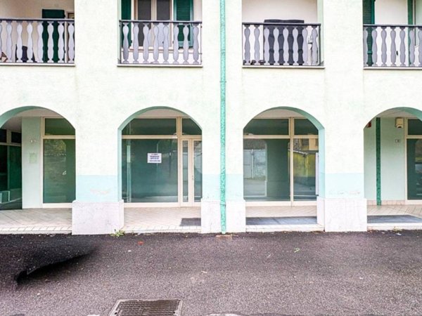 negozio in affitto ad Azzano Mella