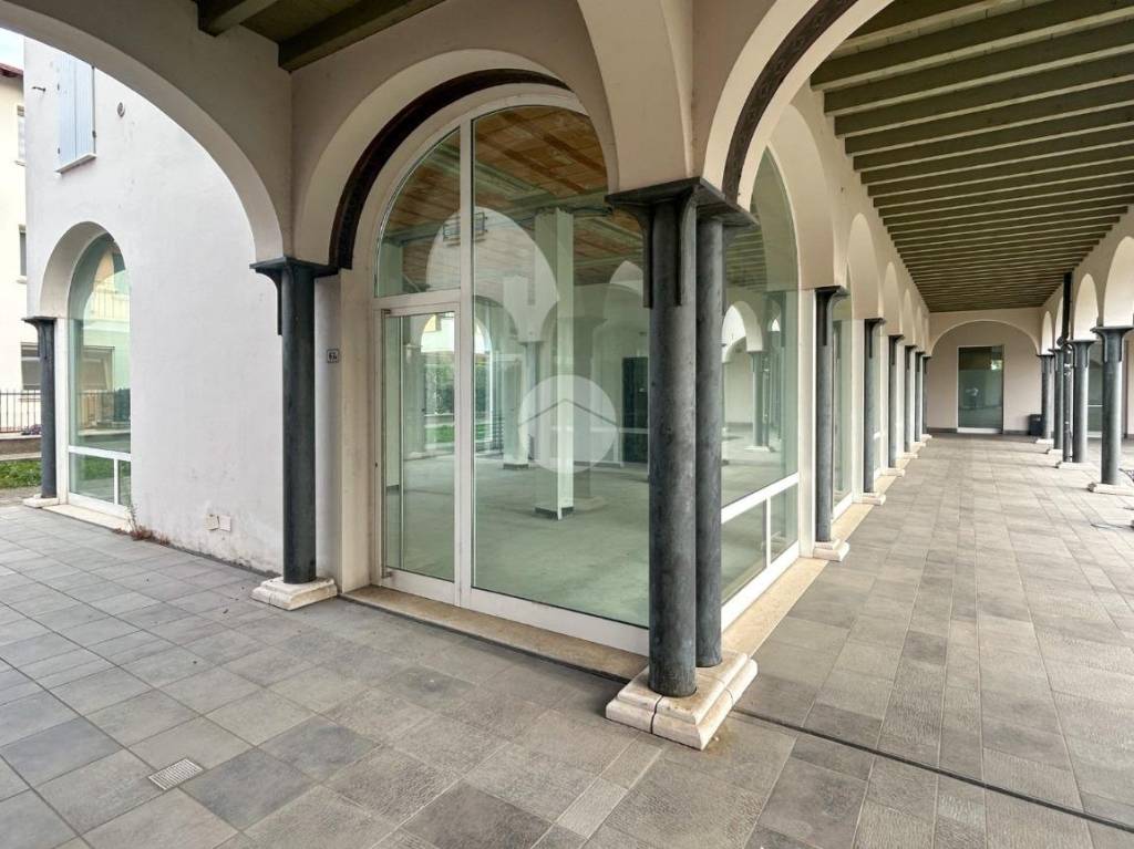 negozio in affitto ad Azzano Mella