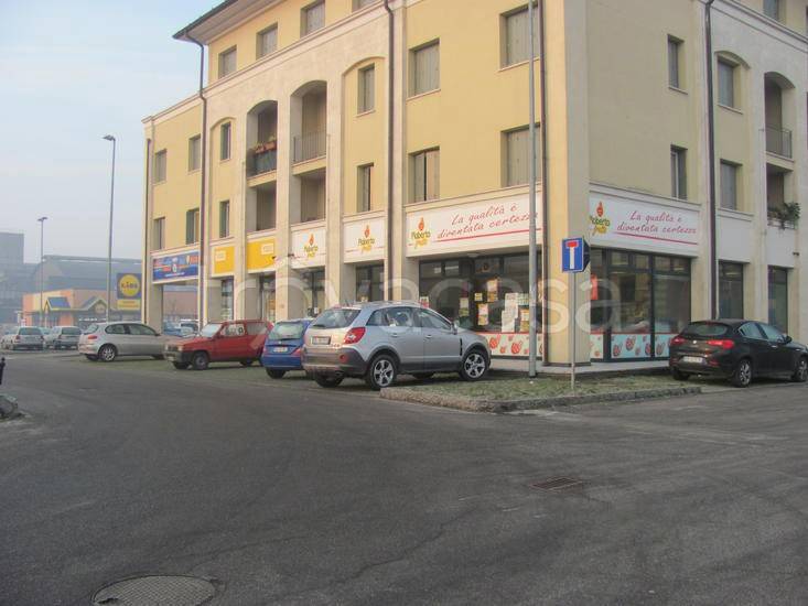 negozio in affitto a Bagnolo Mella