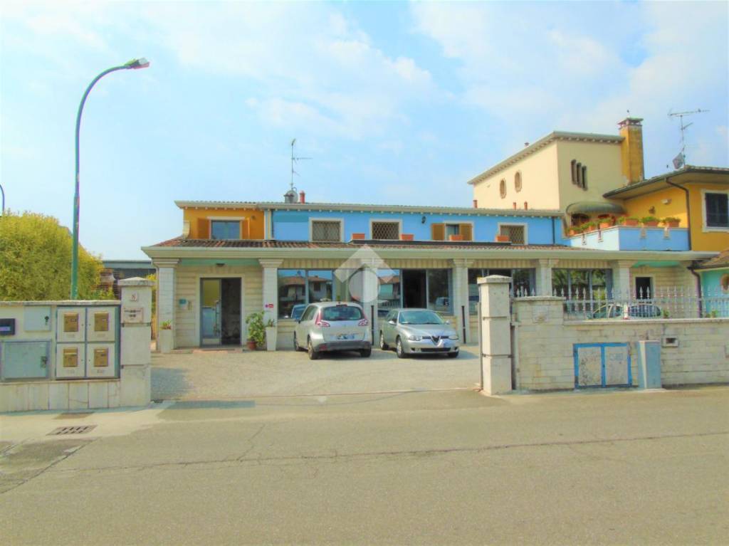 negozio in affitto a Bagnolo Mella