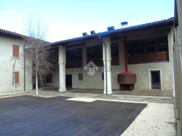 locale commerciale in affitto a Bagnolo Mella
