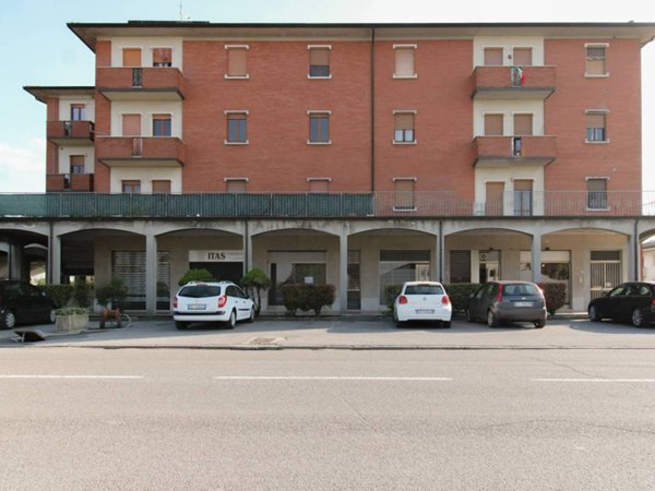 negozio in affitto a Bagnolo Mella