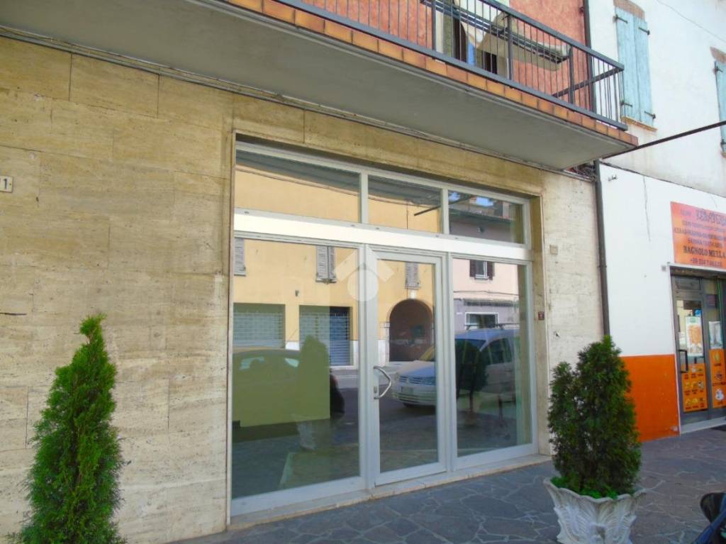negozio in affitto a Bagnolo Mella