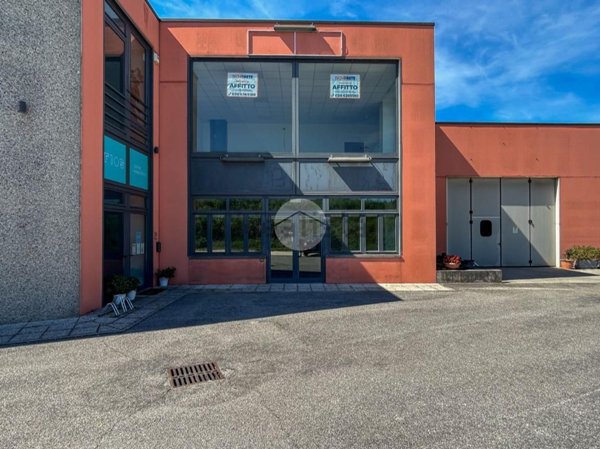 locale commerciale in affitto a Bagnolo Mella