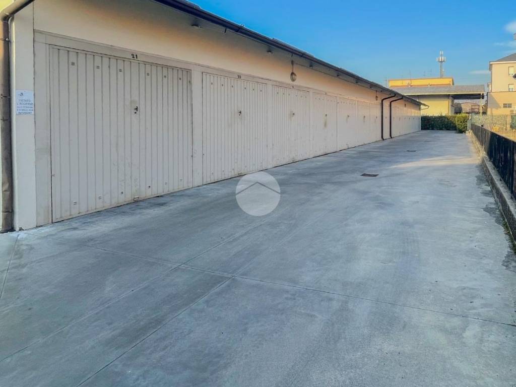 locale commerciale in affitto a Bagnolo Mella