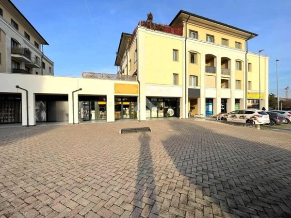 negozio in affitto a Bagnolo Mella