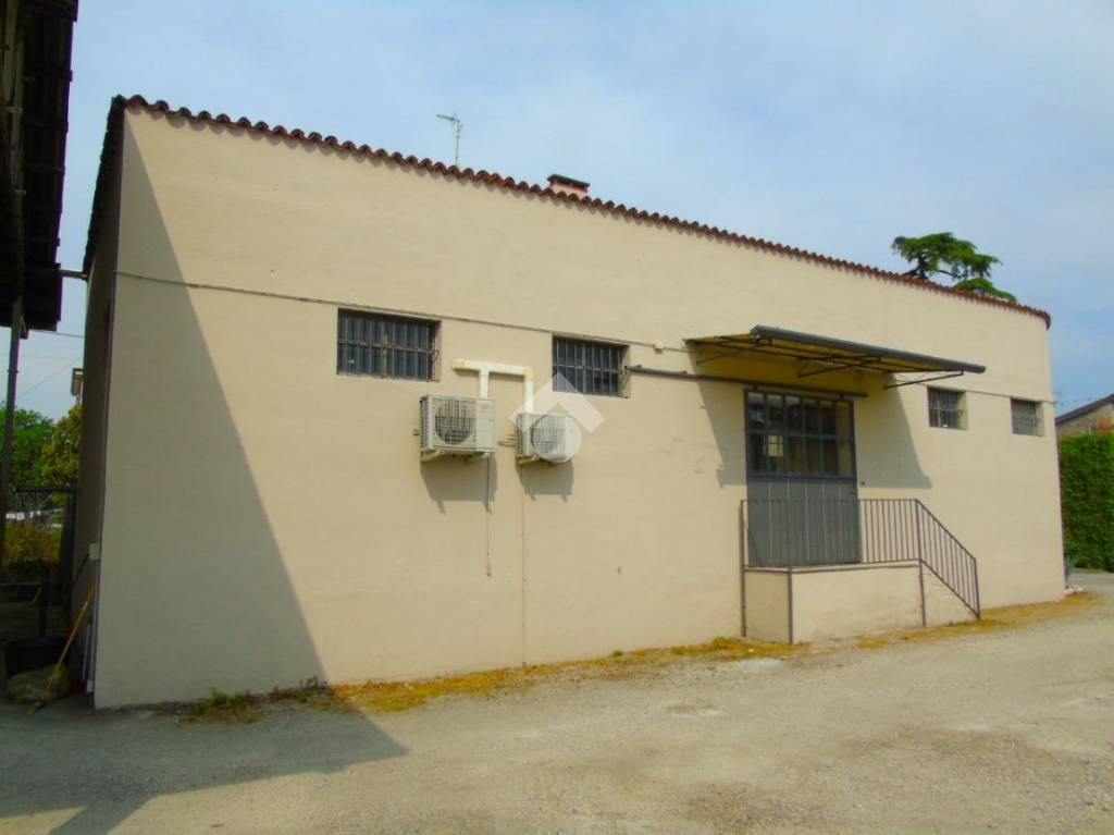 negozio in affitto a Bagnolo Mella