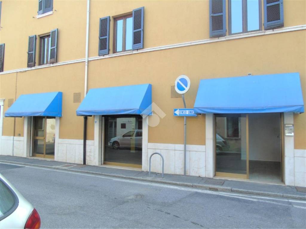 negozio in affitto a Bagnolo Mella