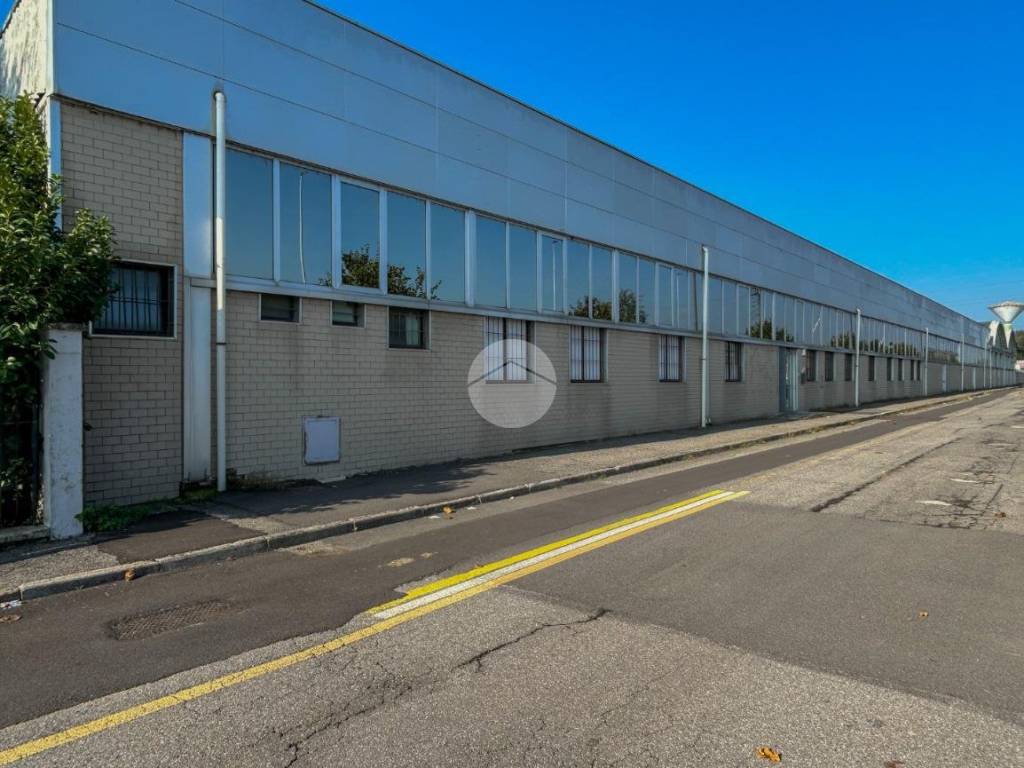 locale commerciale in affitto a Bagnolo Mella