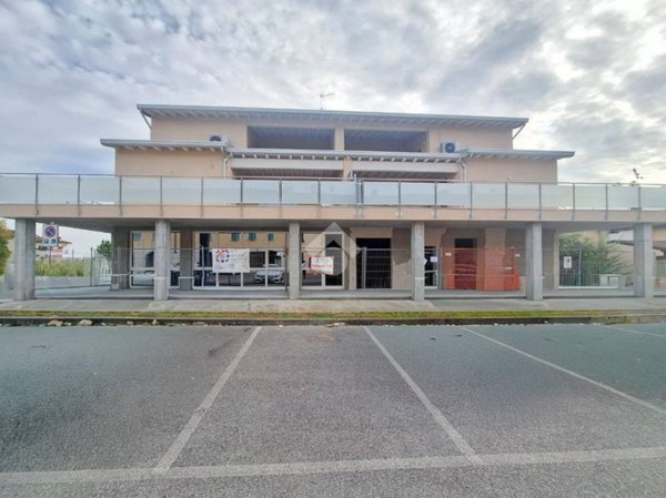 locale commerciale in affitto a Bassano Bresciano