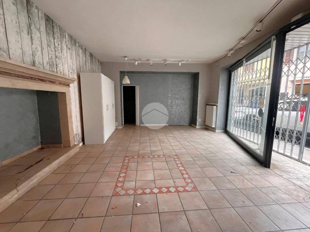 negozio in affitto a Bedizzole in zona Piazza