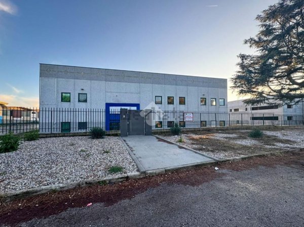 negozio in affitto a Bedizzole in zona Piazza