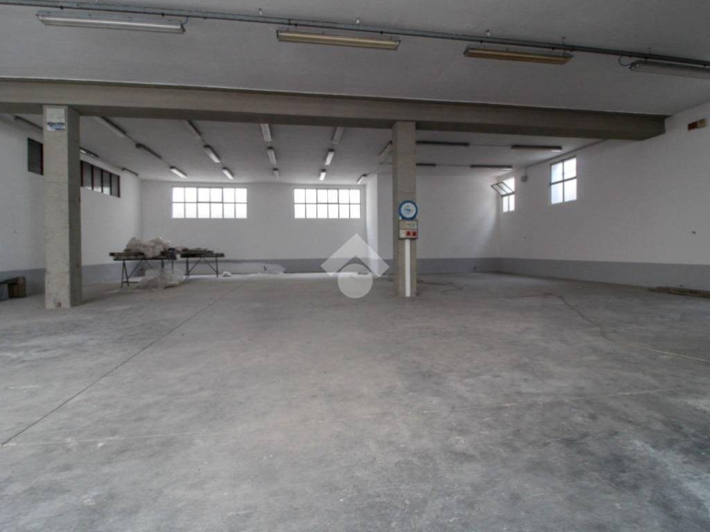 locale commerciale in affitto a Bedizzole in zona Pontenove