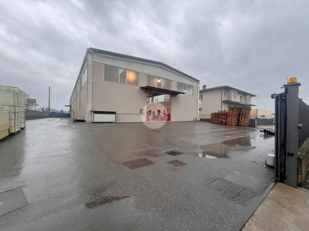 locale commerciale in affitto a Bedizzole