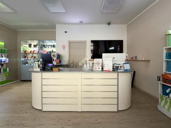 negozio in affitto a Bedizzole in zona Piazza