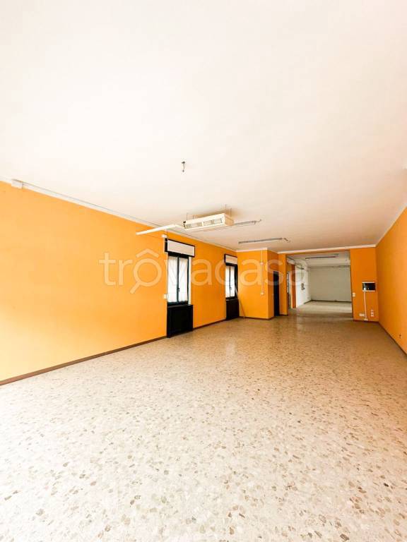 negozio in affitto a Bedizzole in zona Piazza