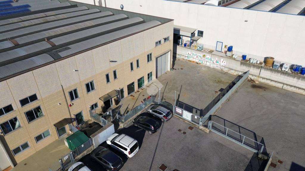 negozio in affitto a Bedizzole in zona Piazza