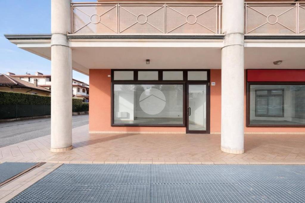 negozio in affitto a Bedizzole in zona Piazza