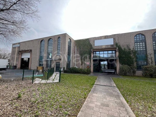 locale commerciale in affitto a Bedizzole in zona Monteroseo