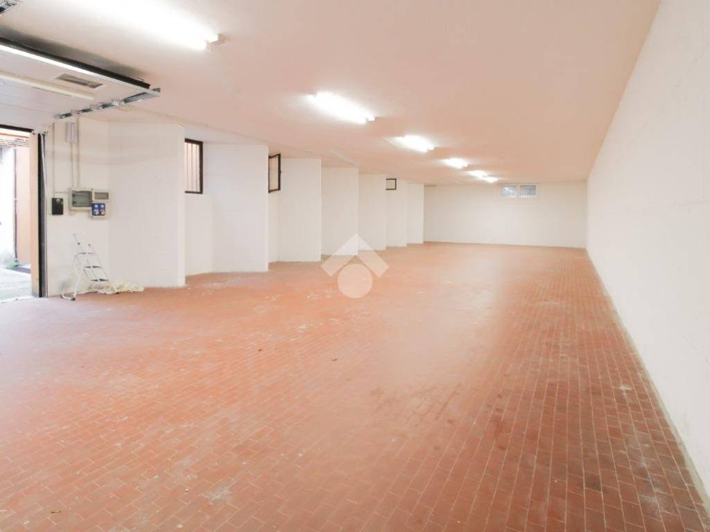 locale commerciale in affitto a Berlingo