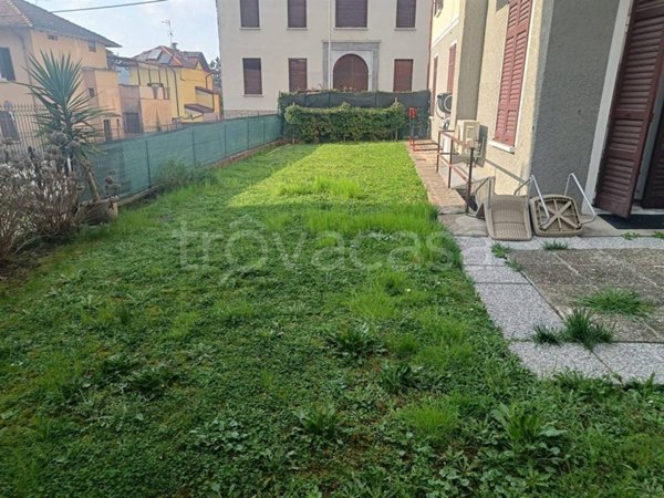 appartamento in affitto a Berzo Demo in zona Monte