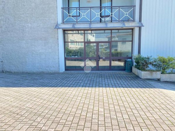 locale commerciale in affitto a Bienno