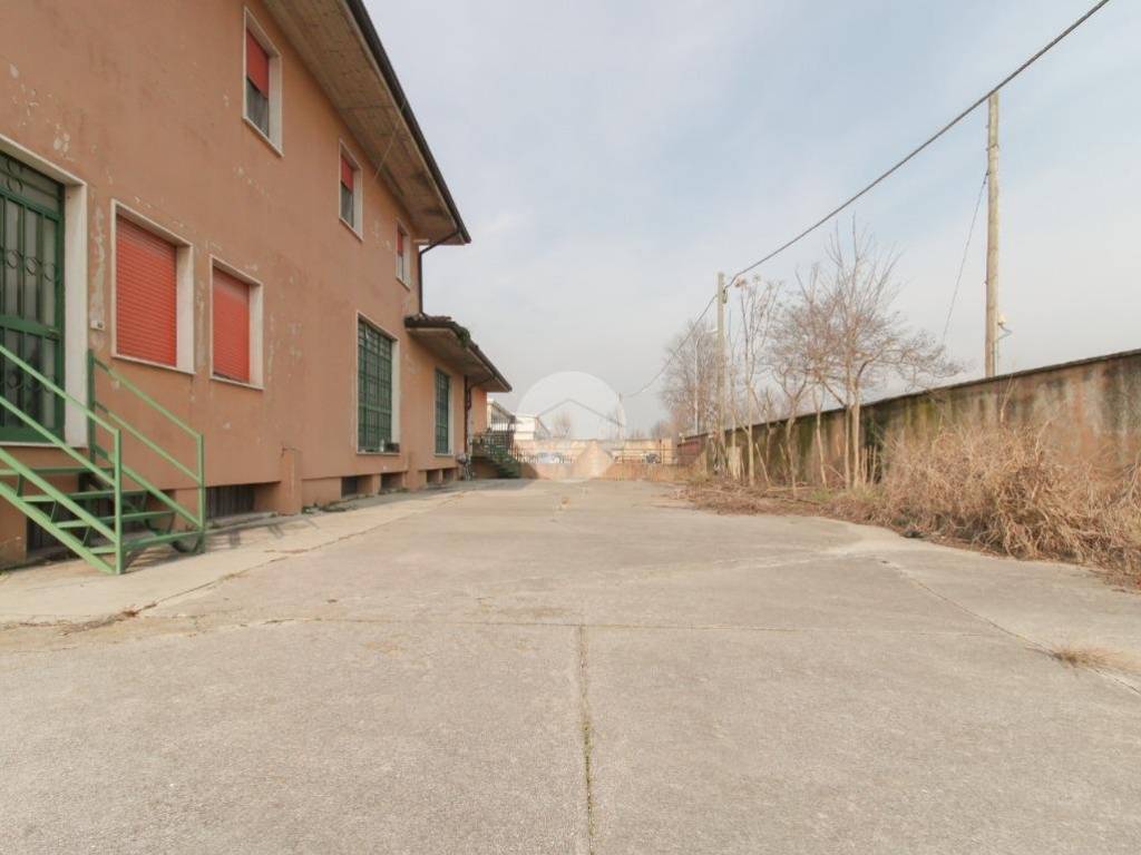 locale commerciale in affitto a Borgosatollo