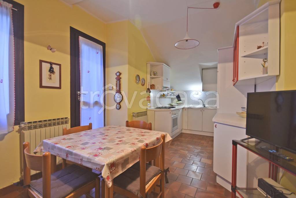 appartamento in affitto a Borno