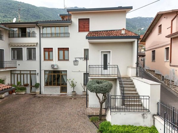 casa indipendente in affitto a Botticino