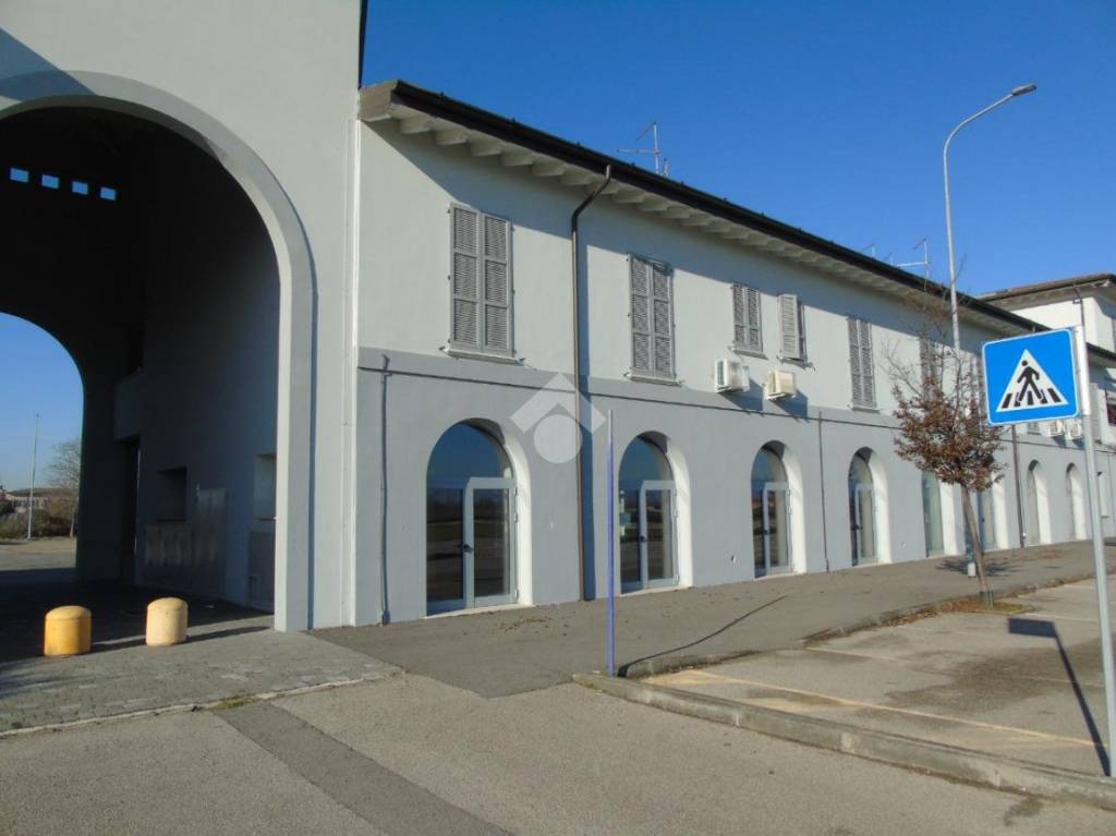negozio in affitto a Brandico