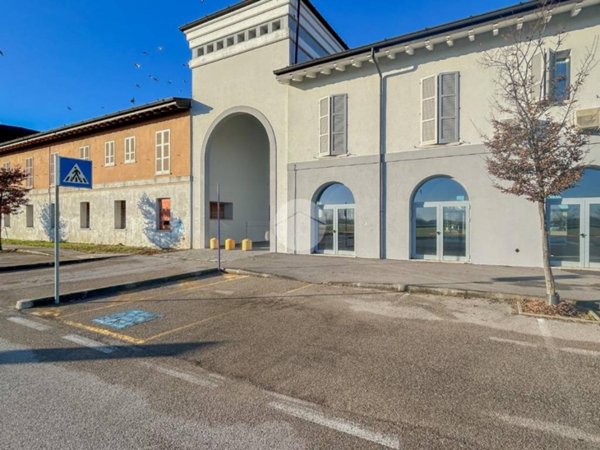 negozio in affitto a Brandico