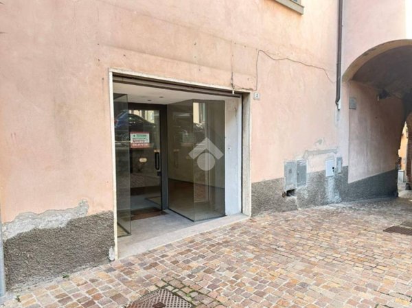 negozio in affitto a Breno