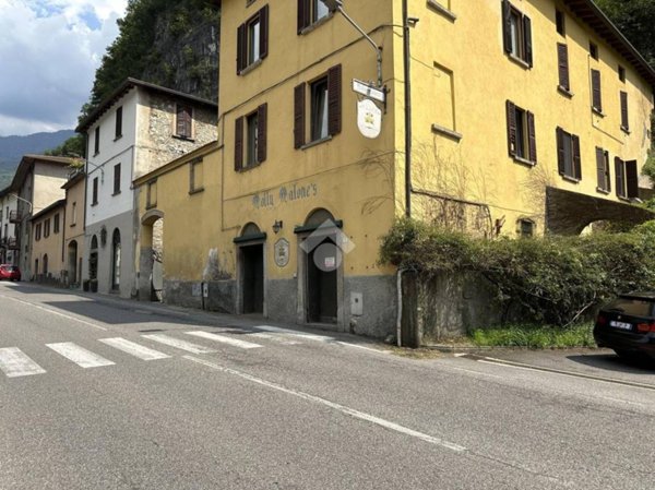 negozio in affitto a Breno