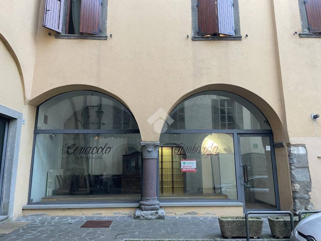 negozio in affitto a Breno