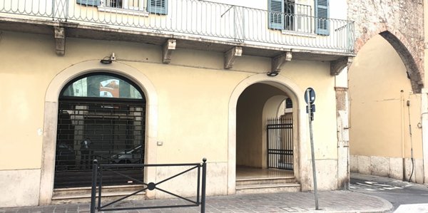 locale commerciale in affitto a Brescia in zona Centro Storico
