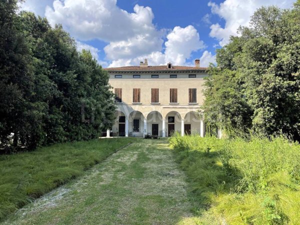 intera palazzina in affitto a Brescia in zona Chiesa Nuova